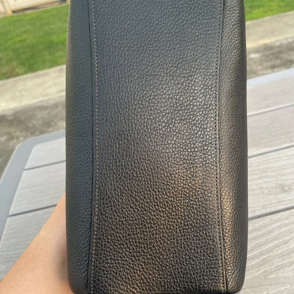 Coach Black Pebbled Leather Medium Rowen With Gold Hardware - Picture 4 of 7